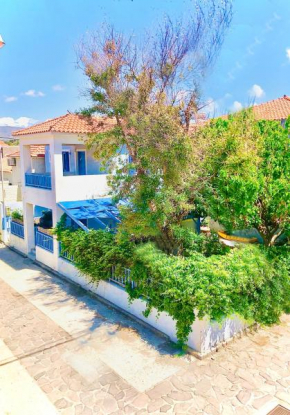 Blue Seaside Spacious Maisonette